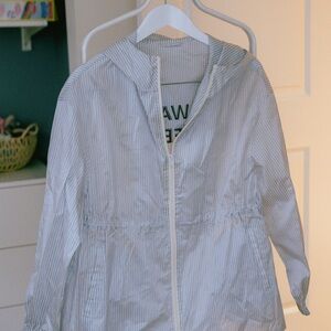 Lightweight windbreaker jacket
